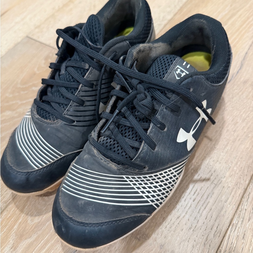 Under Armour Black Molded Baseball/Softball cleats.
